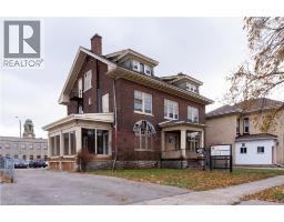 41 WELLINGTON Street - 2