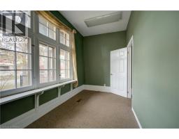 41 WELLINGTON Street - 6