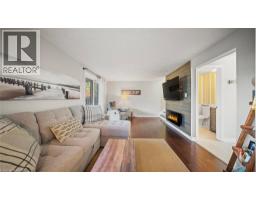 23 FREEMAN Crescent - 15