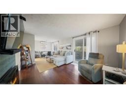 23 FREEMAN Crescent - 16