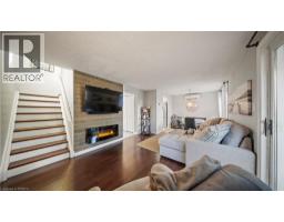 23 FREEMAN Crescent - 17
