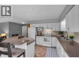 34 MAICH Crescent - 11