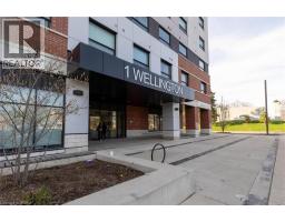 1 WELLINGTON Street UnitNo. 817 - 2