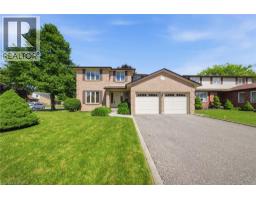 22 COLONIAL Crescent - 1