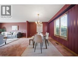 22 COLONIAL Crescent - 13