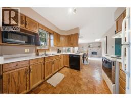 22 COLONIAL Crescent - 14