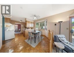 22 COLONIAL Crescent - 18