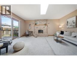 22 COLONIAL Crescent - 19