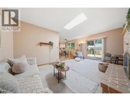 22 COLONIAL Crescent - 21