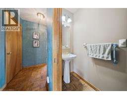 22 COLONIAL Crescent - 25