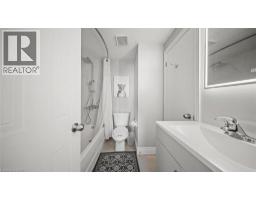23 FREEMAN Crescent - 18