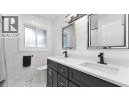 25 SENECA Crescent - 16