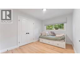 25 SENECA Crescent - 18