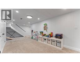 25 SENECA Crescent - 20