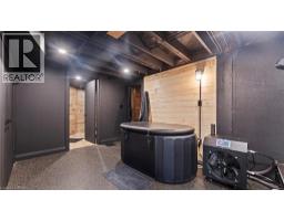 25 SENECA Crescent - 23