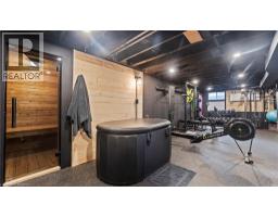 25 SENECA Crescent - 25