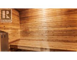 25 SENECA Crescent - 26