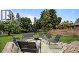 25 SENECA Crescent - 30
