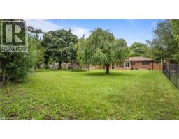 25 SENECA Crescent - 35