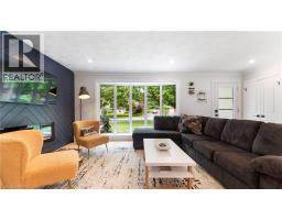 25 SENECA Crescent - 8