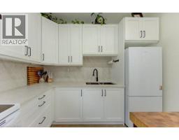 17 AMELIA Street - 16
