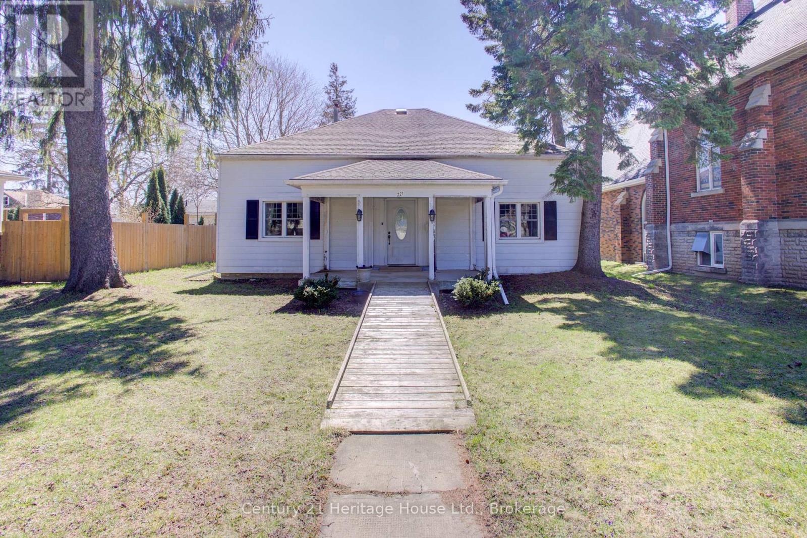 221 LAMBTON STREET E, West Grey