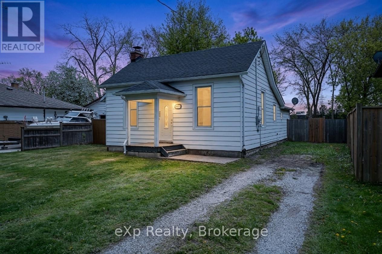 867 DEVINE STREET, Sarnia