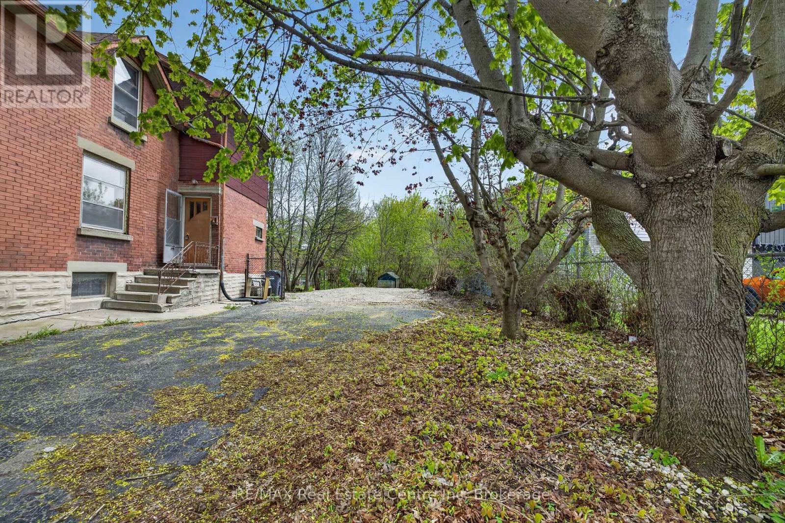 121 ELIZABETH STREET, Guelph (St. Patrick s Ward)