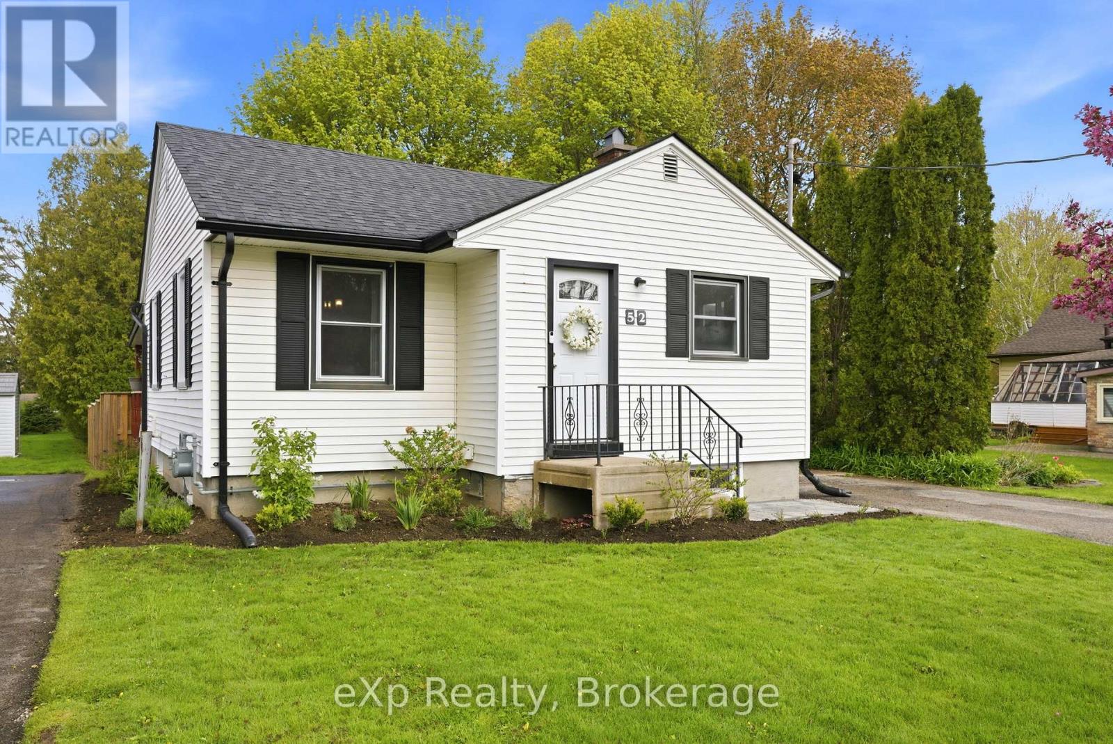 52 AVONDALE AVENUE, Stratford
