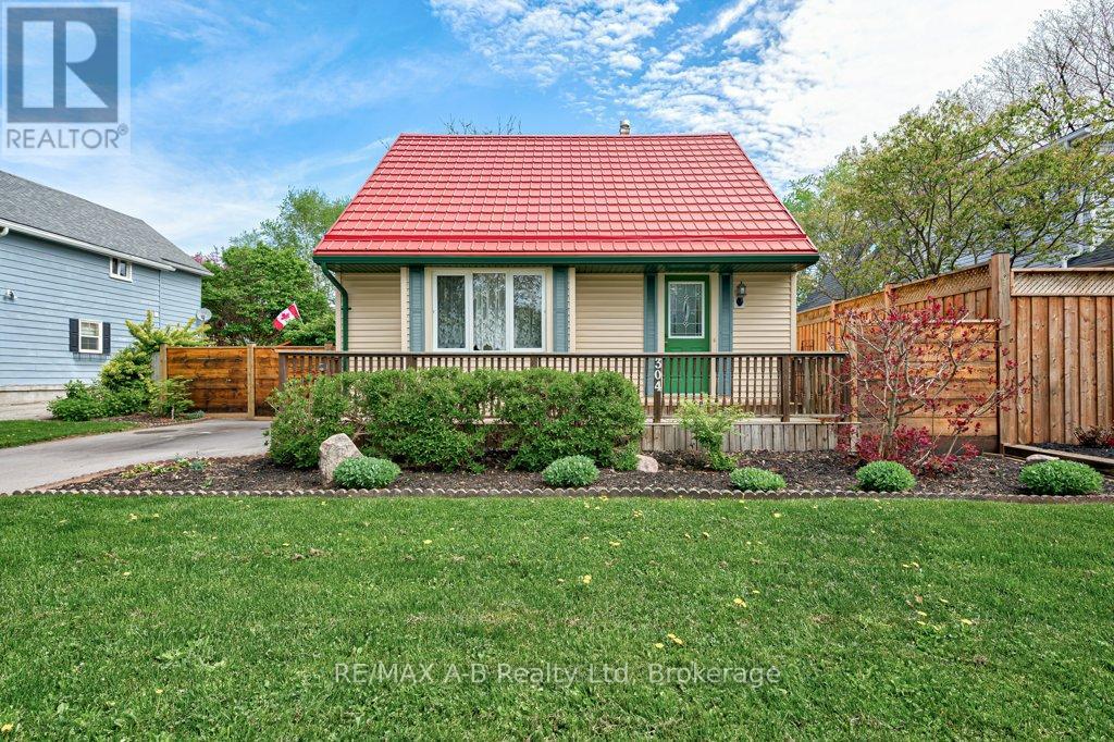 304 DOUGLAS STREET W, Stratford