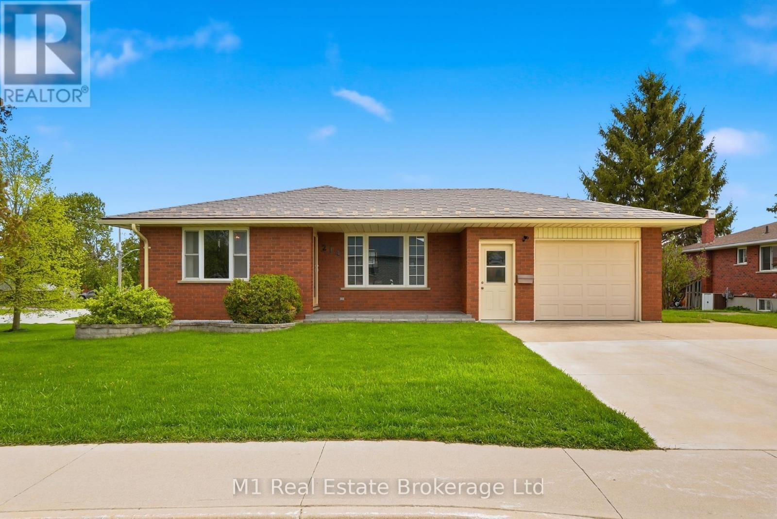 214 CHURCH STREET N, Wellington North (Mount Forest)