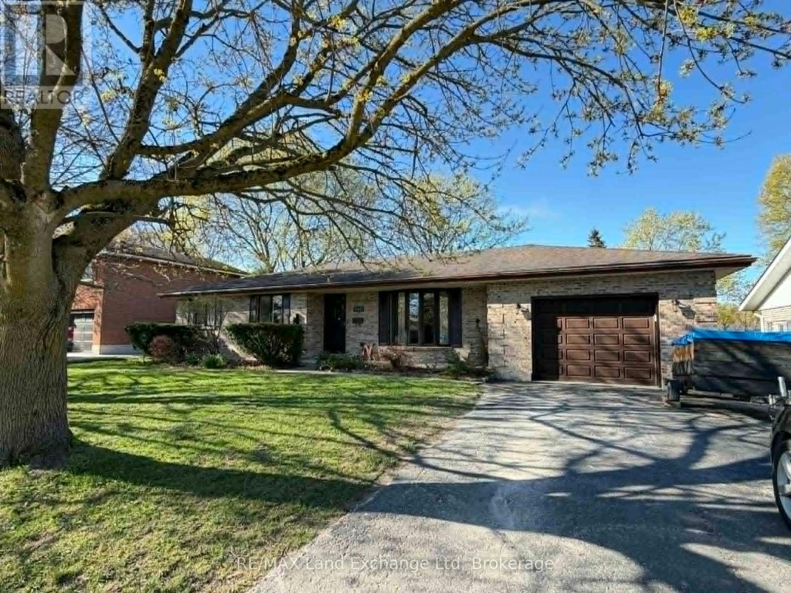 142 CHARLES STREET, North Huron (Wingham)
