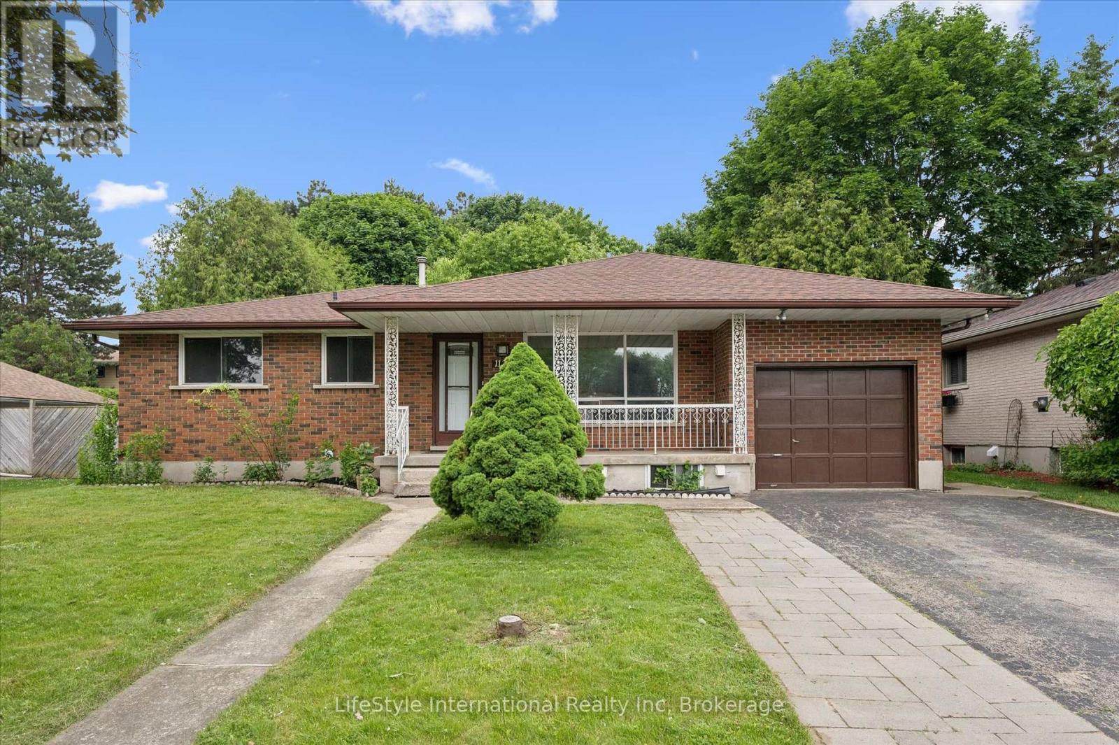 113 APPLEWOOD CRESCENT, Guelph (Junction/Onward Willow)
