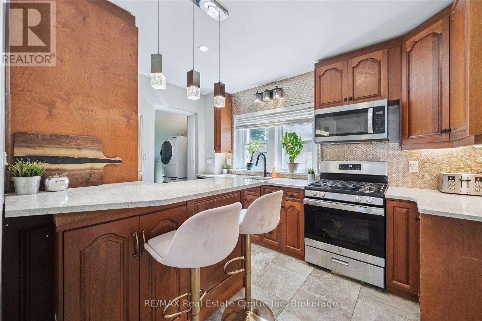 314 PAISLEY ROAD, Guelph (Junction/Onward Willow)