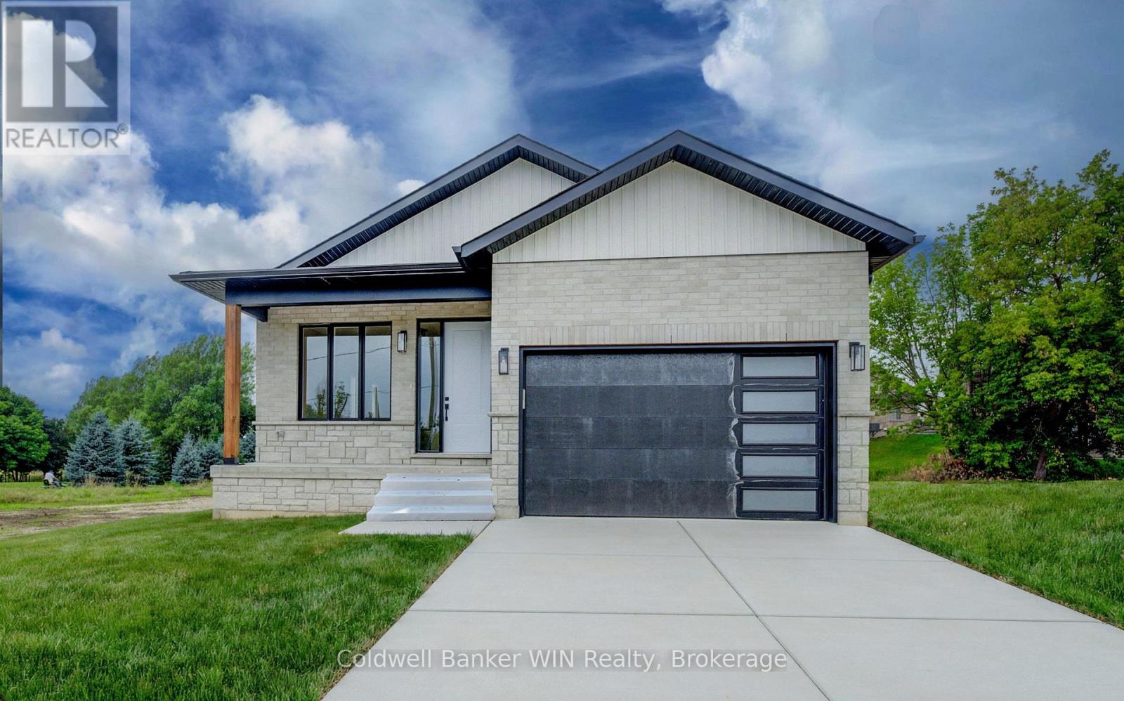647 MARTIN STREET, Wellington North (Mount Forest)