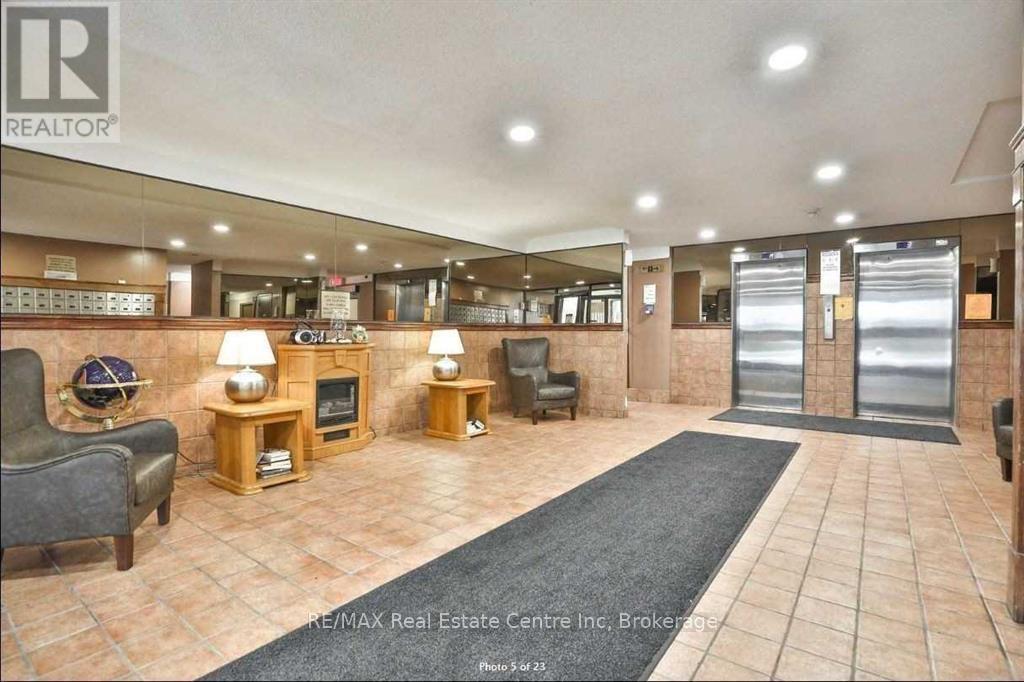 17 - 15 ALBRIGHT ROAD N, Hamilton (Vincent)