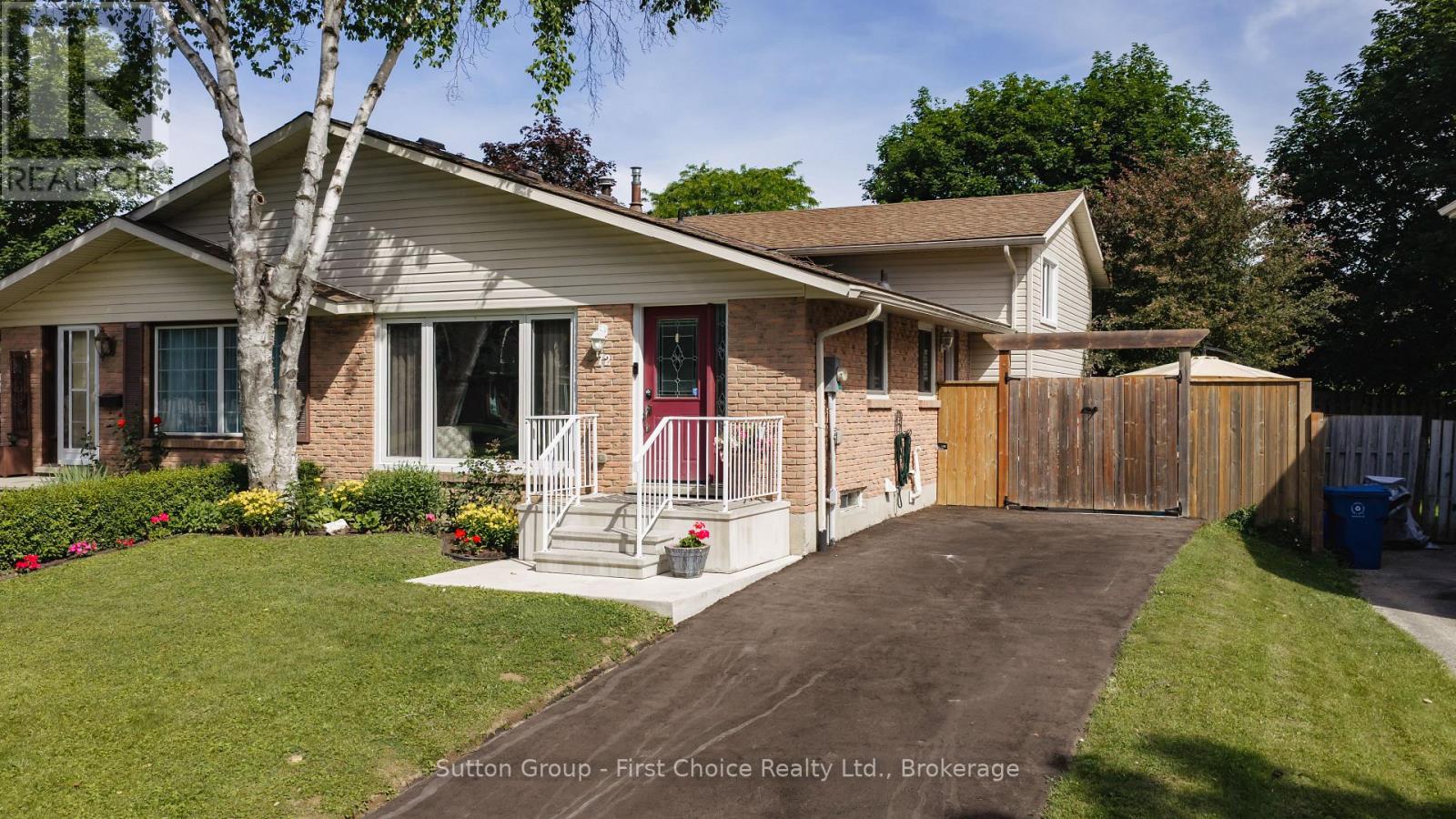 72 AVONWOOD DRIVE W, Stratford