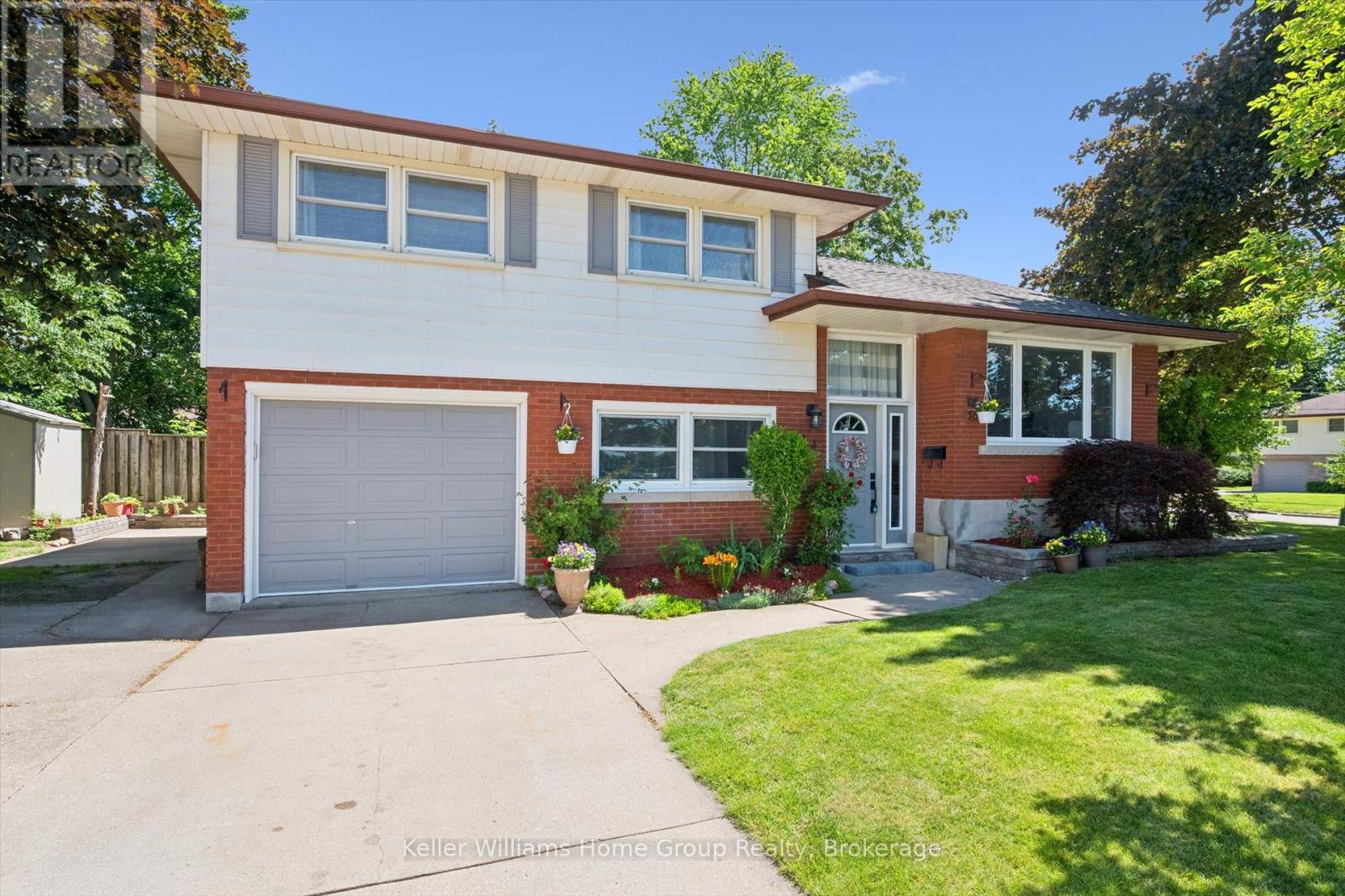 44 MEYER DRIVE, Guelph (St. George s)