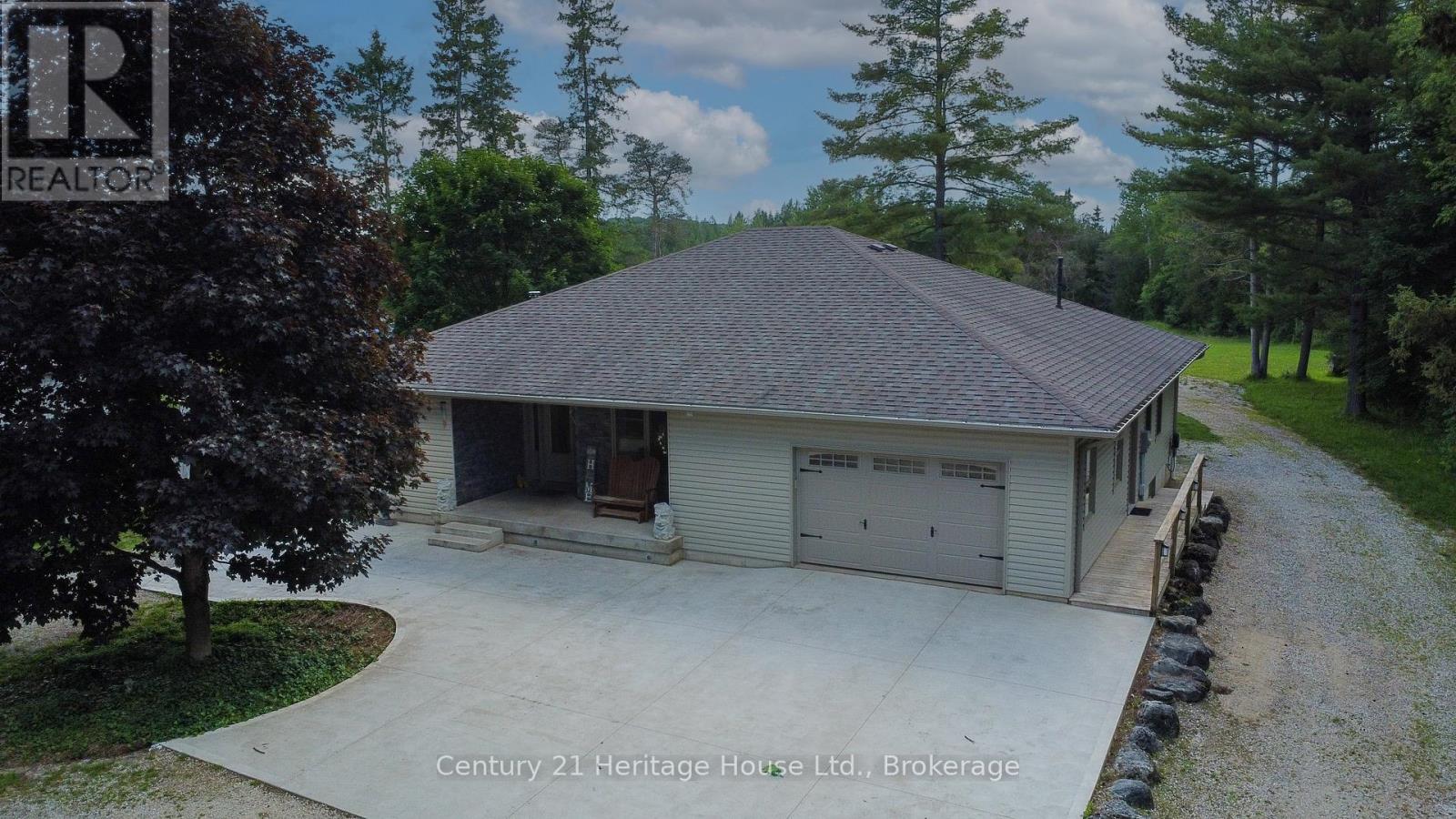 314844 6 HIGHWAY, West Grey
