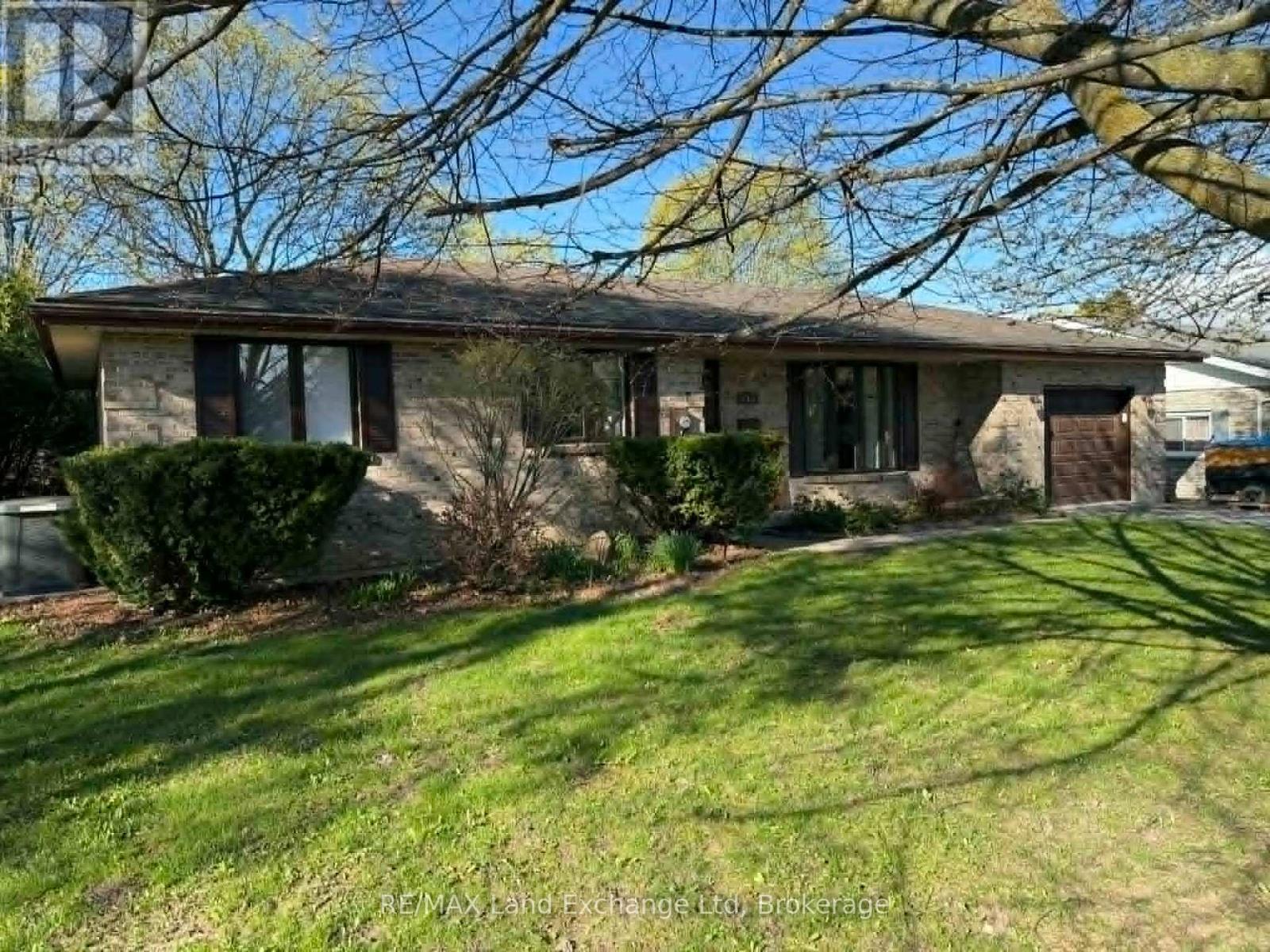 142 CHARLES STREET, North Huron (Wingham)