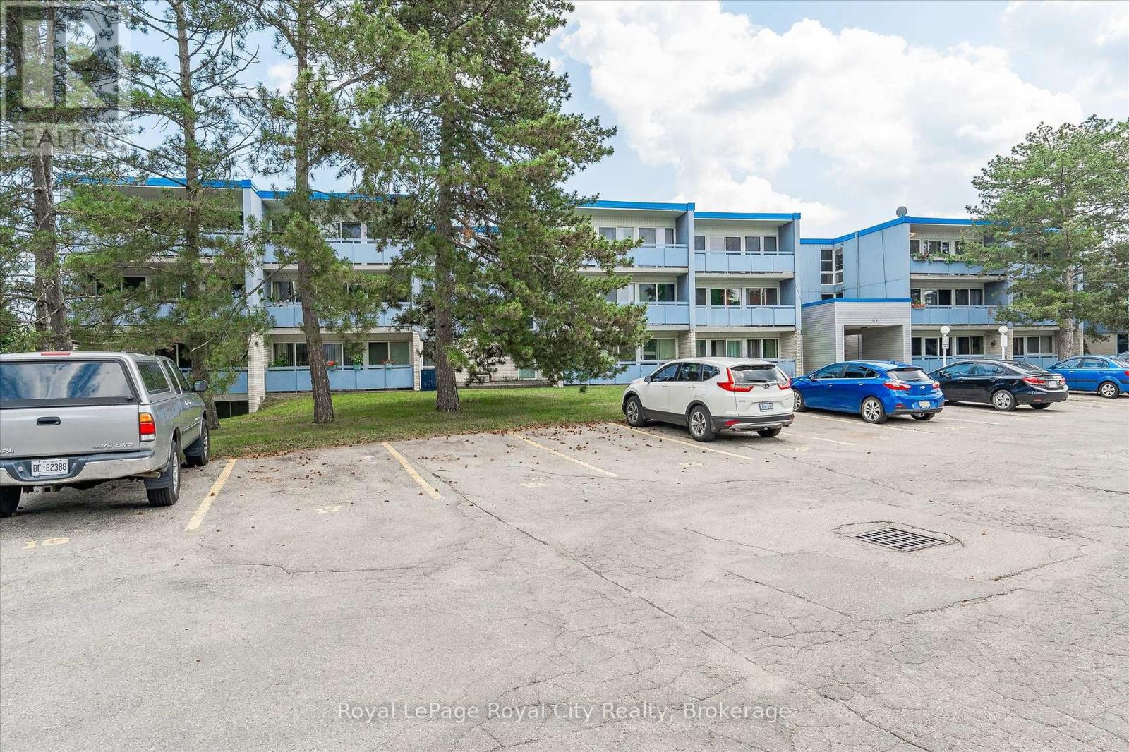 410 - 105 CONROY CRESCENT, Guelph (Dovercliffe Park/Old University)
