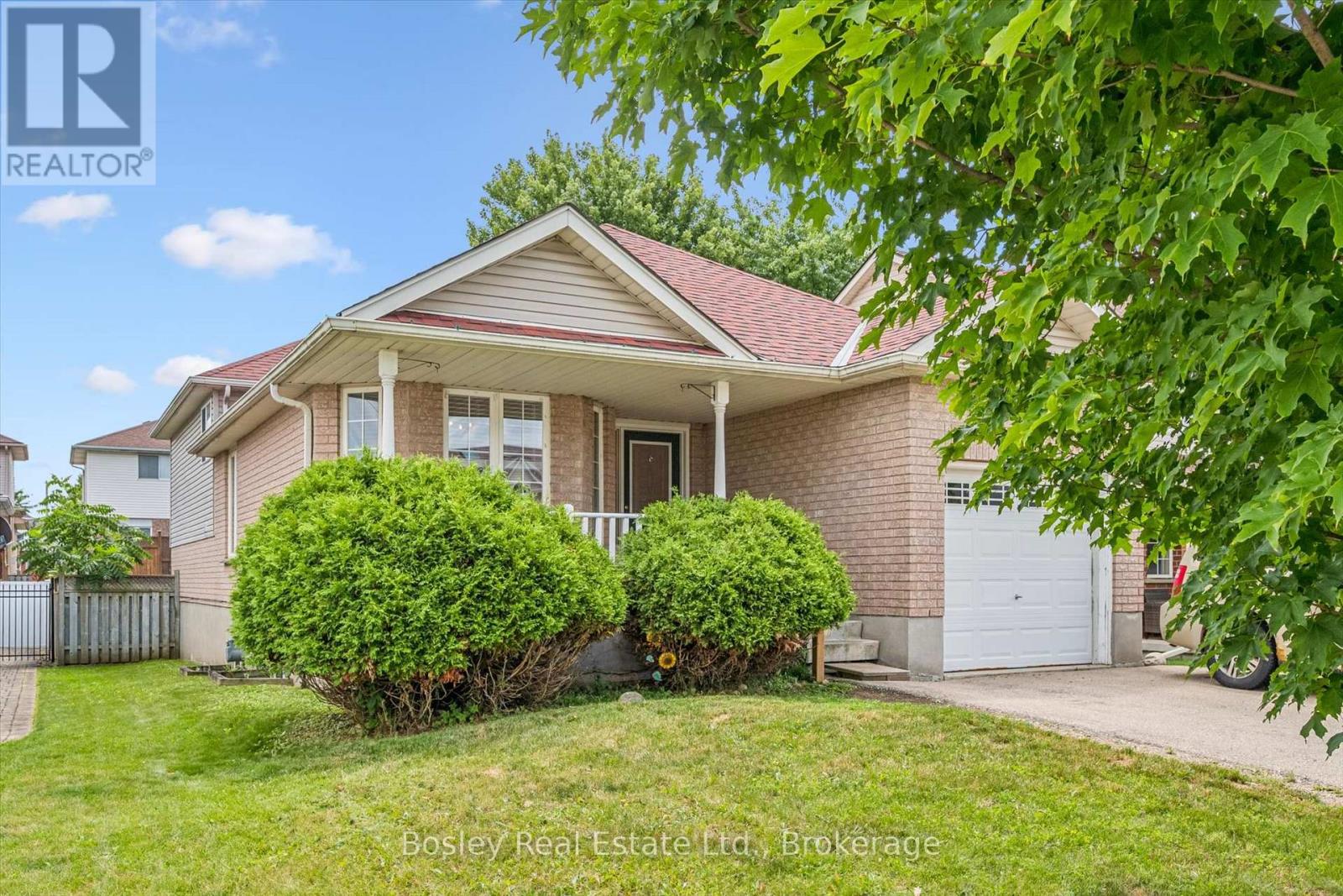 4 HAYWARD CRESCENT, Guelph (Clairfields/Hanlon Business Park)