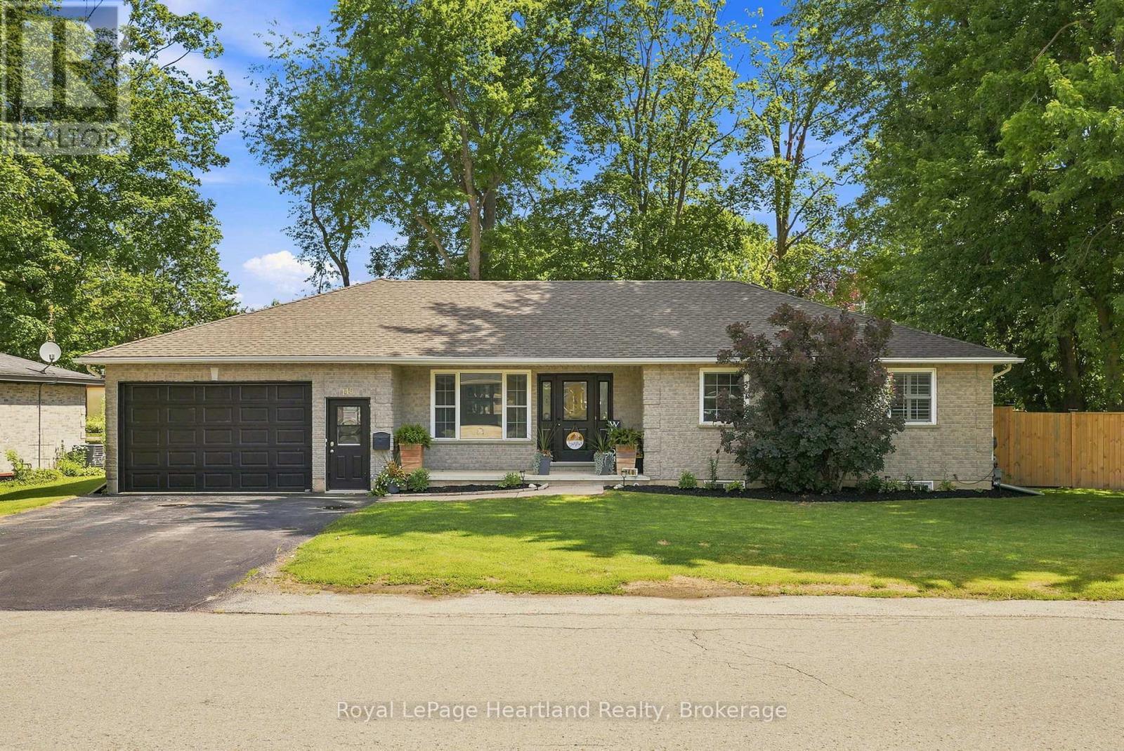 140 JOHN STREET N, Minto