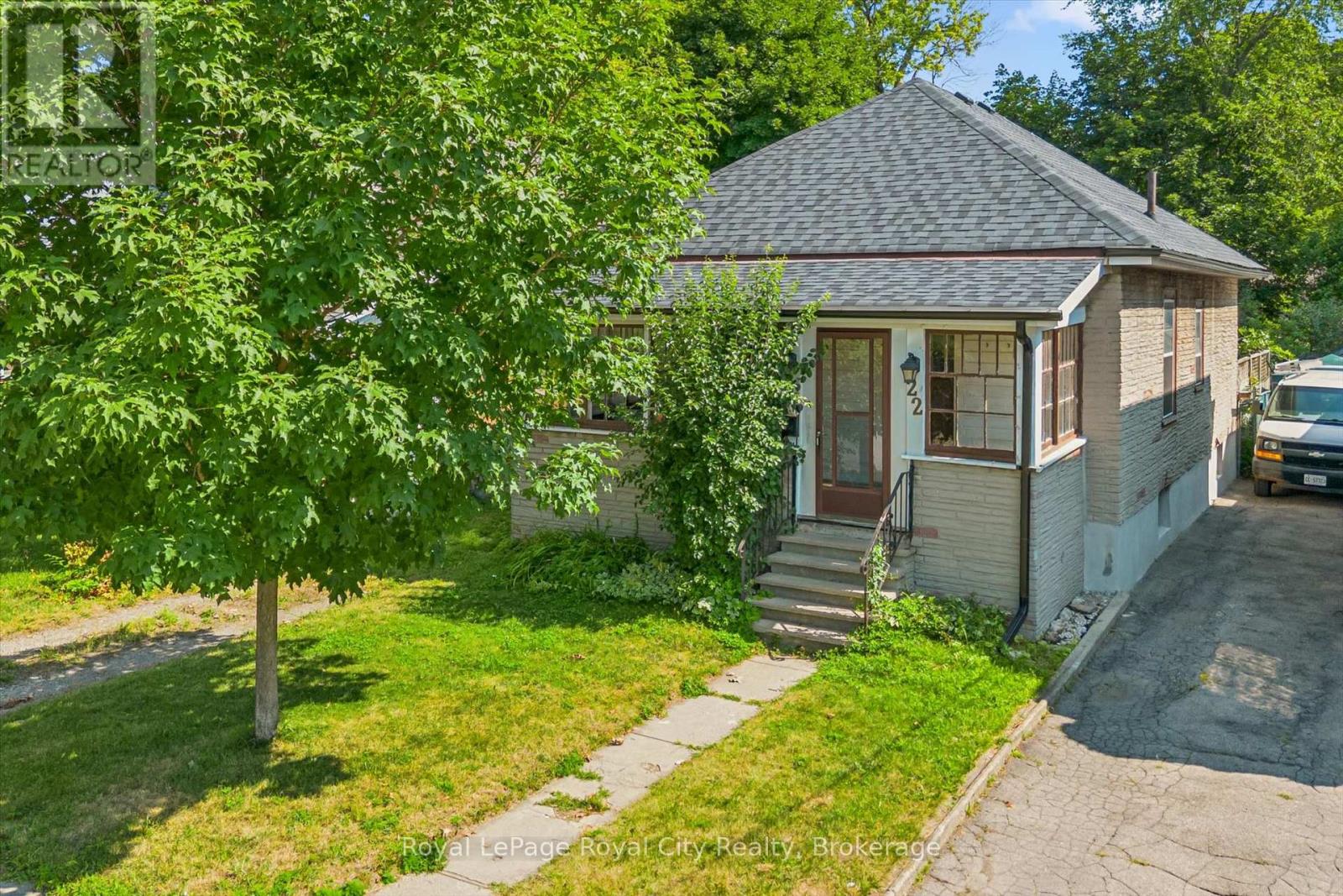 22 BOULT AVENUE, Guelph (St. Patrick s Ward)