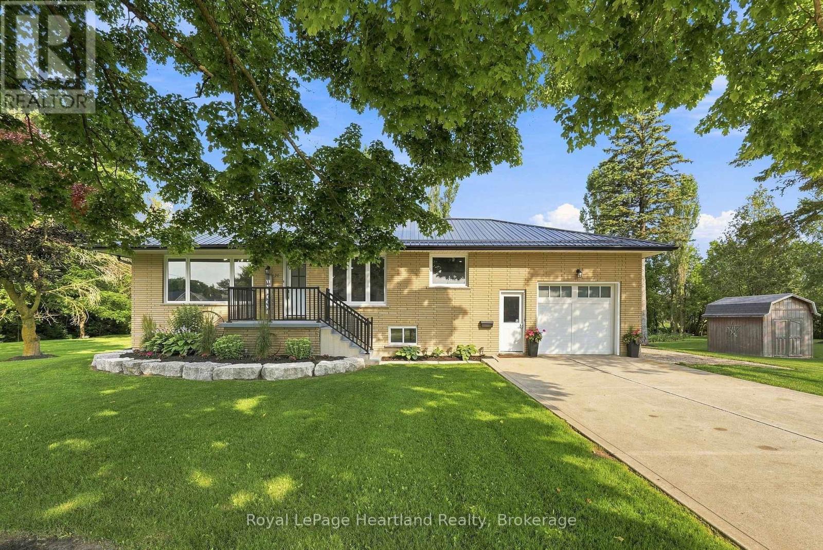 20 QUEEN STREET W, Minto