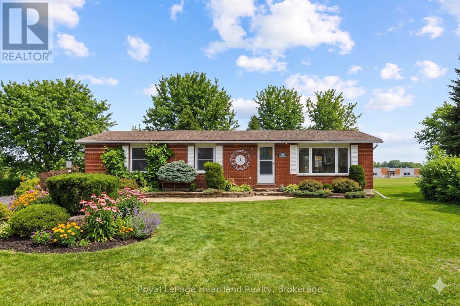 284 MANOR ROAD, North Huron (Wingham)
