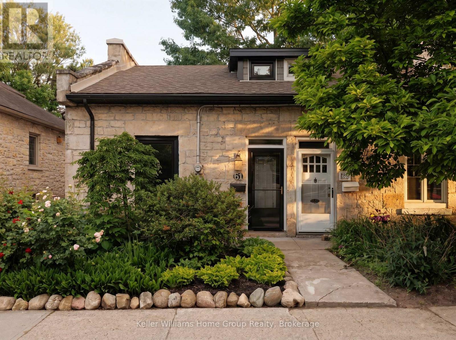61 ESSEX STREET, Guelph (Downtown)