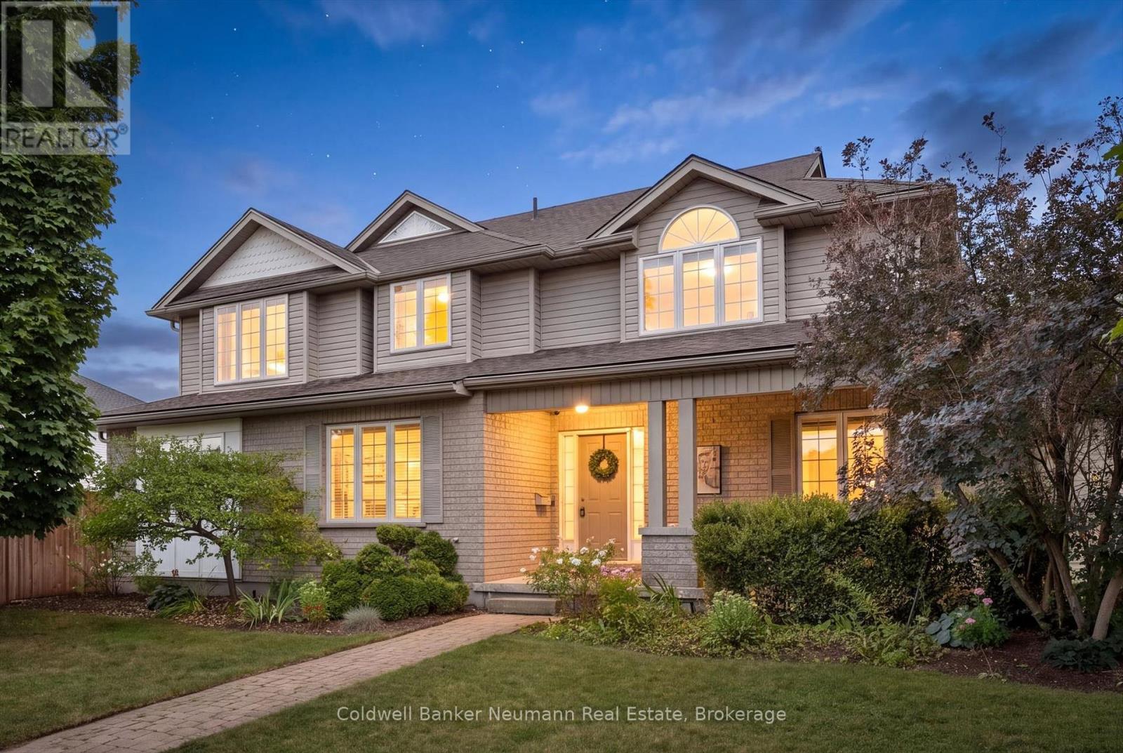 1 TEAL DRIVE, Guelph (Kortright Hills)