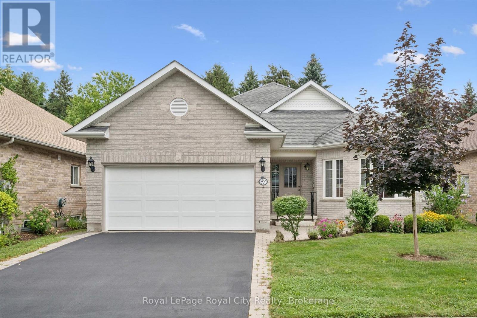 47 WHITE PINE WAY, Guelph (Village By The Arboretum)