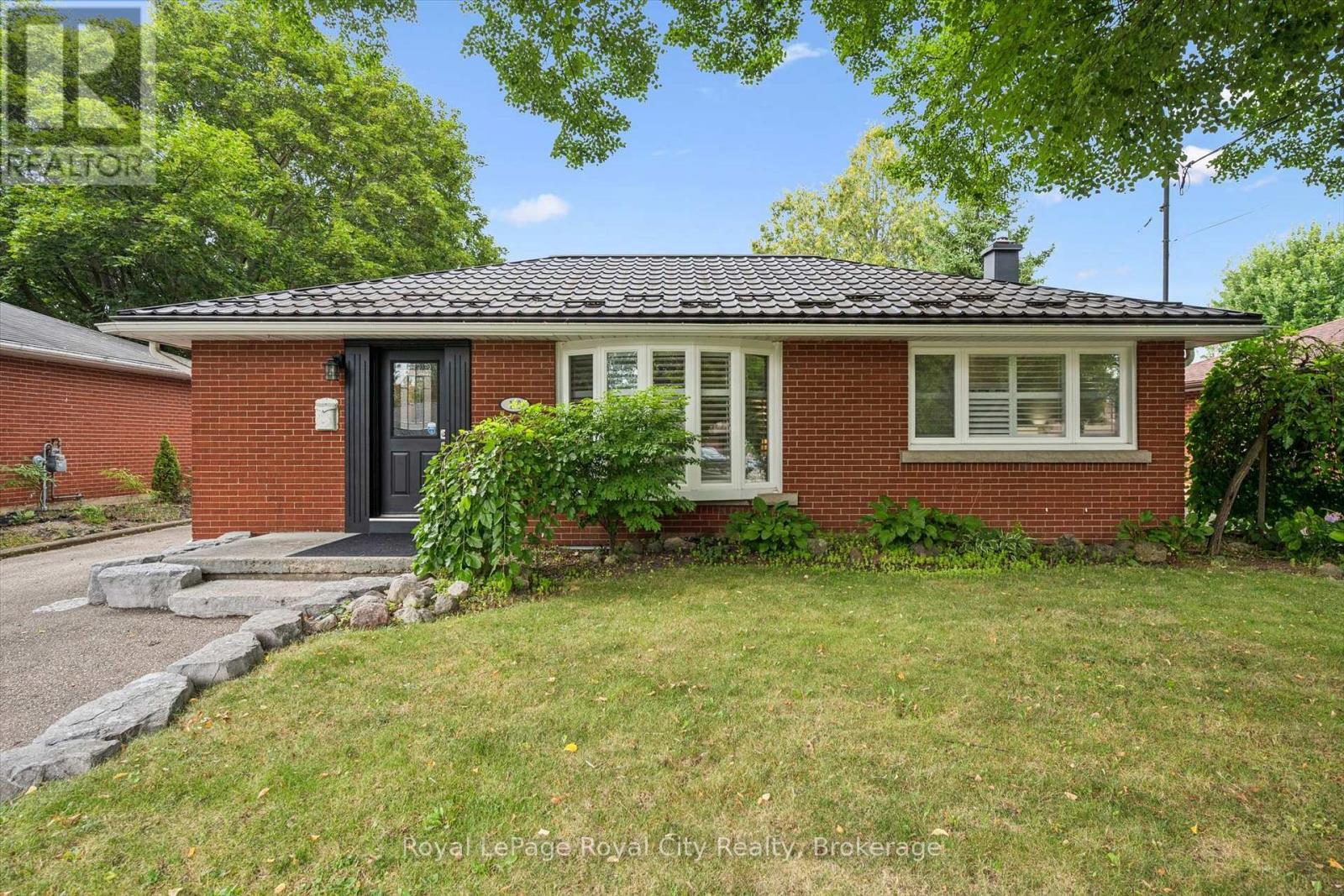 10 SUMAC PLACE, Guelph (Riverside Park)
